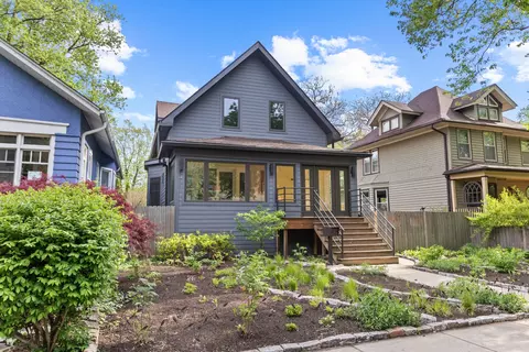 2125 W Greenleaf Ave, Chicago, IL 60645