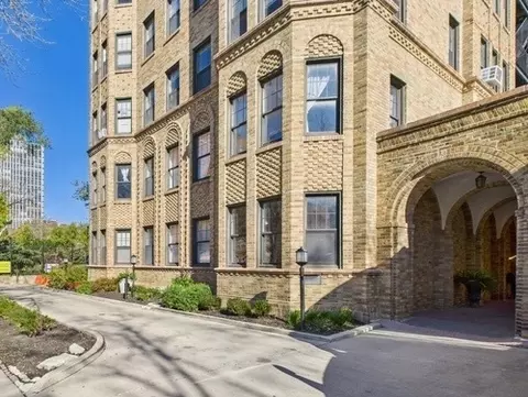 7321 S South Shore Dr #7B, Chicago, IL 60649