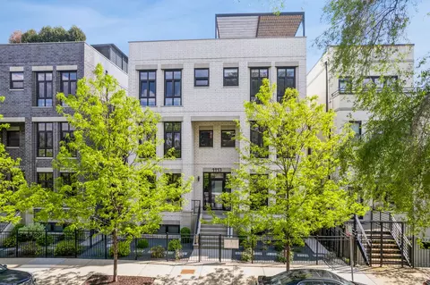 1113 W Chestnut St #1E, Chicago, IL 60642