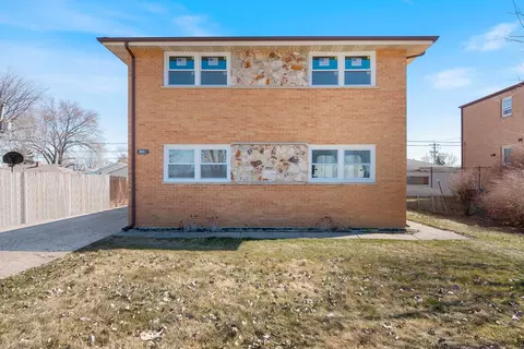 7653 S Roberts Rd, Bridgeview, IL 60455