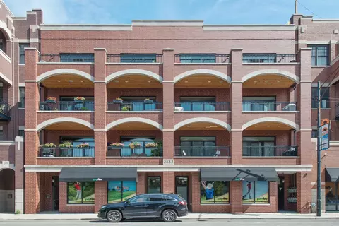 2853 N Halsted St #202, Chicago, IL 60657