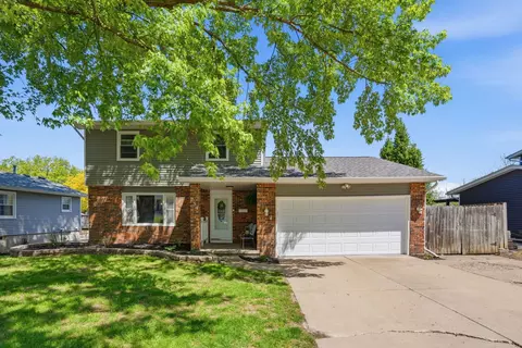 754 Colony Dr, Davenport, IA 52806