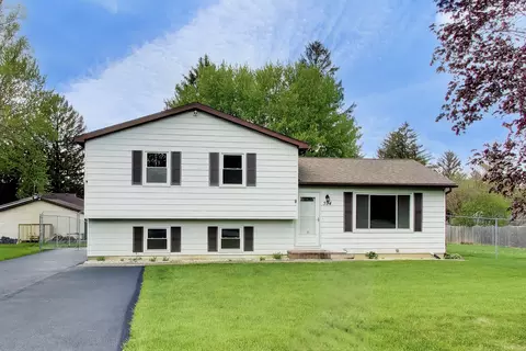 394 Pine Grove Ave, Gurnee, IL 60031