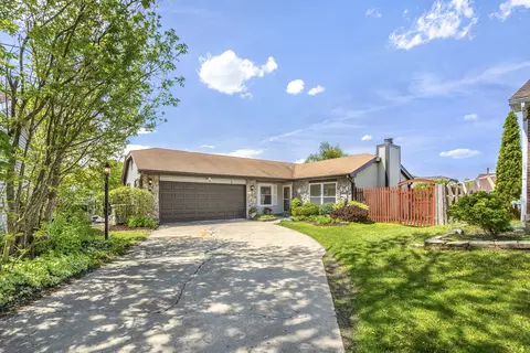 6 Ironwood Ct, Streamwood, IL 60107