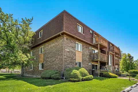 Exterior - 19360 Wolf Rd #9, Mokena, IL 60448 photo 2 of 3