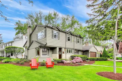 1311 E Woodford Pl, Arlington Heights, IL 60004