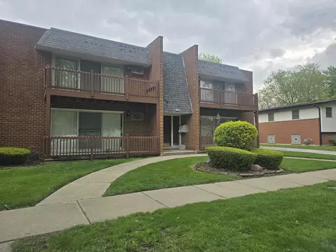 523 N Pleasant Dr #2A, Glenwood, IL 60425