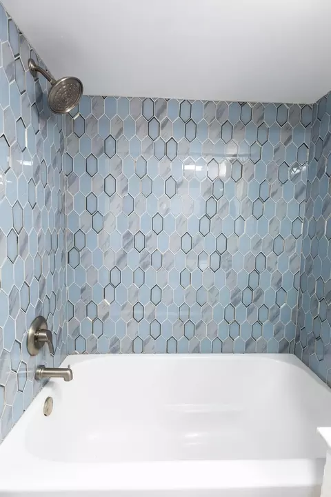 Bath - 547 E 148th Pl, Harvey, IL 60426 photo 3 of 3