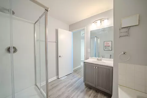 Bath - 24104 Primrose Cir, Plainfield, IL 60585 photo 2 of 4