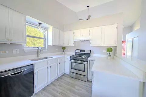 Kitchen - 24104 Primrose Cir, Plainfield, IL 60585 photo 1 of 2