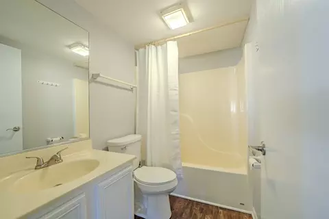 Bath - 24104 Primrose Cir, Plainfield, IL 60585 photo 4 of 4
