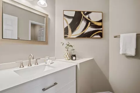 Bath - 364 Millwood Dr, Bartlett, IL 60103 photo 4 of 5