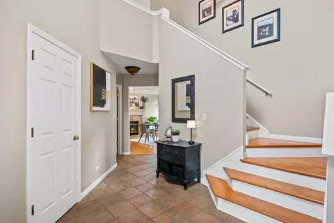 Entry Way - 364 Millwood Dr, Bartlett, IL 60103 photo 1 of 2