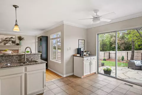 Kitchen - 364 Millwood Dr, Bartlett, IL 60103 photo 4 of 4