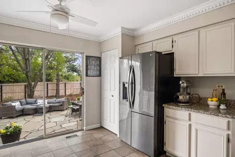 Kitchen - 364 Millwood Dr, Bartlett, IL 60103 photo 1 of 4