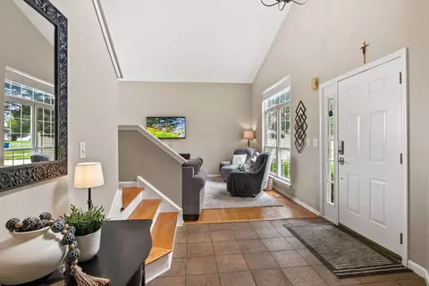 Entry Way - 364 Millwood Dr, Bartlett, IL 60103 photo 2 of 2