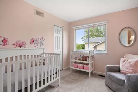 Bedroom - 364 Millwood Dr, Bartlett, IL 60103 photo 5 of 5