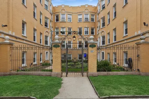 7409 N Hoyne Ave #3, Chicago, IL 60645
