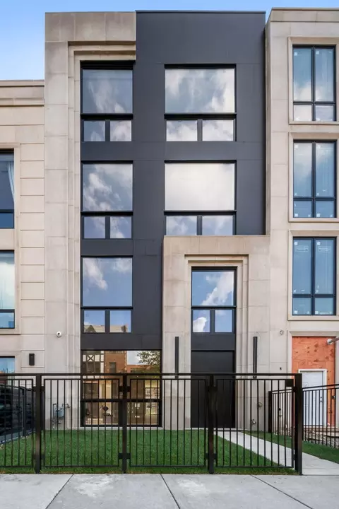 539 W Grant St, Chicago, IL 60614