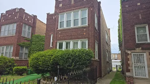 Exterior - 7627 S Bennett Ave, Chicago, IL 60649 photo 2 of 4