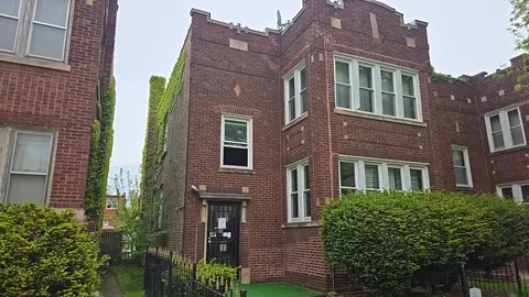 Exterior - 7627 S Bennett Ave, Chicago, IL 60649 photo 3 of 4