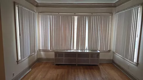 Living - 7627 S Bennett Ave, Chicago, IL 60649 photo 1 of 2