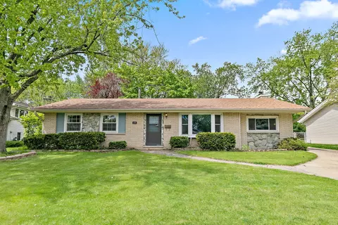 616 Grace Ln, Schaumburg, IL 60193