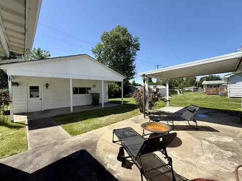 Exterior - 8 E Crownview, Mount Vernon, IL 62864 photo 6 of 8