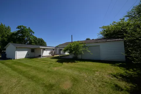 Exterior - 8 E Crownview, Mount Vernon, IL 62864 photo 7 of 8