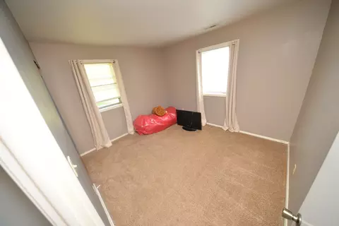 Bedroom - 8 E Crownview, Mount Vernon, IL 62864 photo 5 of 7