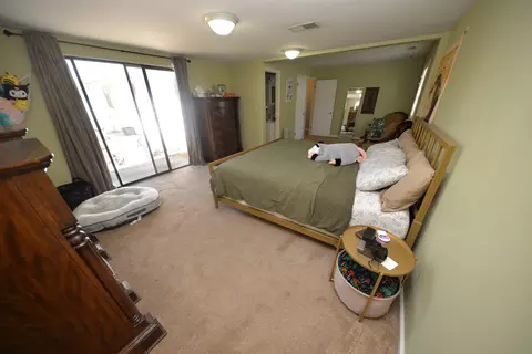 Bedroom - 8 E Crownview, Mount Vernon, IL 62864 photo 3 of 7