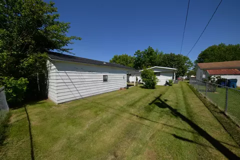 Exterior - 8 E Crownview, Mount Vernon, IL 62864 photo 3 of 8