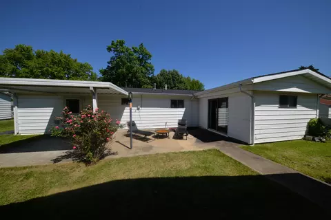 Exterior - 8 E Crownview, Mount Vernon, IL 62864 photo 4 of 8
