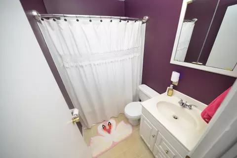 Bath - 8 E Crownview, Mount Vernon, IL 62864 photo 1 of 2