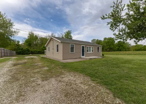 803 12th St, Rapids City, IL 61278