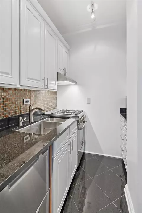 Kitchen - 70 E Scott St #306, Chicago, IL 60610 photo 2 of 3