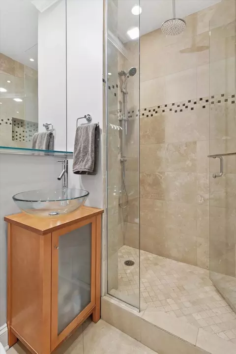 Bath - 70 E Scott St #306, Chicago, IL 60610 photo 2 of 2