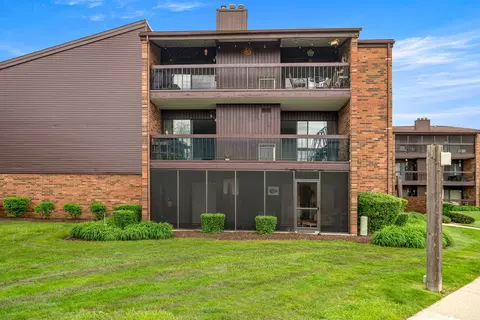 14524 Walden Ct #M2, Oak Forest, IL 60452