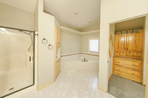 Bath - 24112 W Joseph Ave, Plainfield, IL 60544 photo 2 of 3