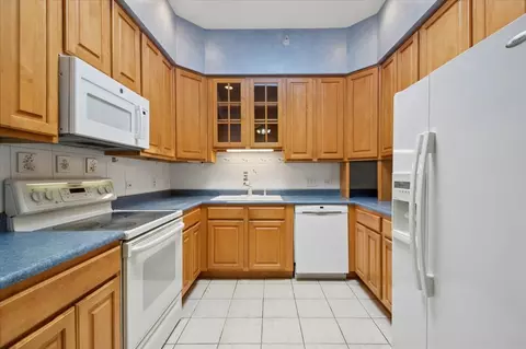 Kitchen - 435 William St #802, River Forest, IL 60305 photo 1 of 1