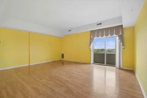 Living - 435 William St #802, River Forest, IL 60305 photo 5 of 6