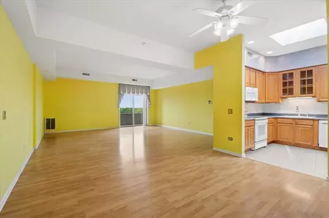 Living - 435 William St #802, River Forest, IL 60305 photo 1 of 6