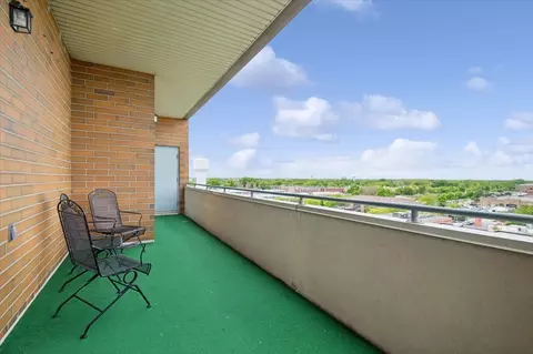 Exterior - 435 William St #802, River Forest, IL 60305 photo 2 of 2