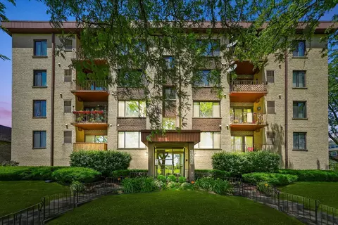 5800 W 105th St #2C, Oak Lawn, IL 60453