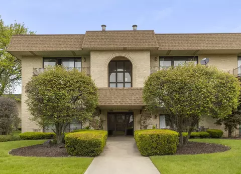7426 W 153rd St #1, Orland Park, IL 60462