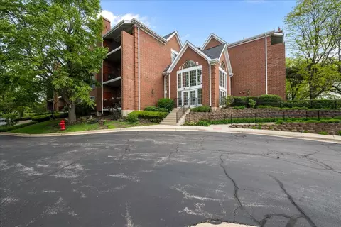 29 Hunt Club Dr #29, Saint Charles, IL 60174