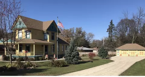 200 W Woodstock St, Crystal Lake, IL 60014