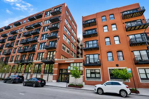 226 N Clinton St #721, Chicago, IL 60661