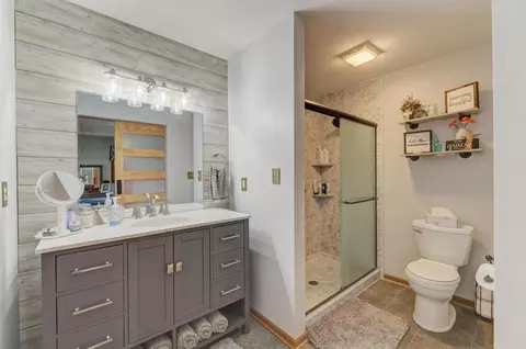 Bath - 104 N Cedar St, Gardner, IL 60424 photo 1 of 2