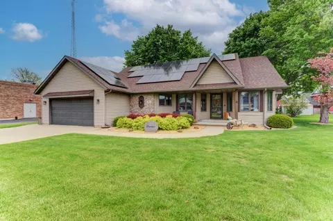104 N Cedar St, Gardner, IL 60424